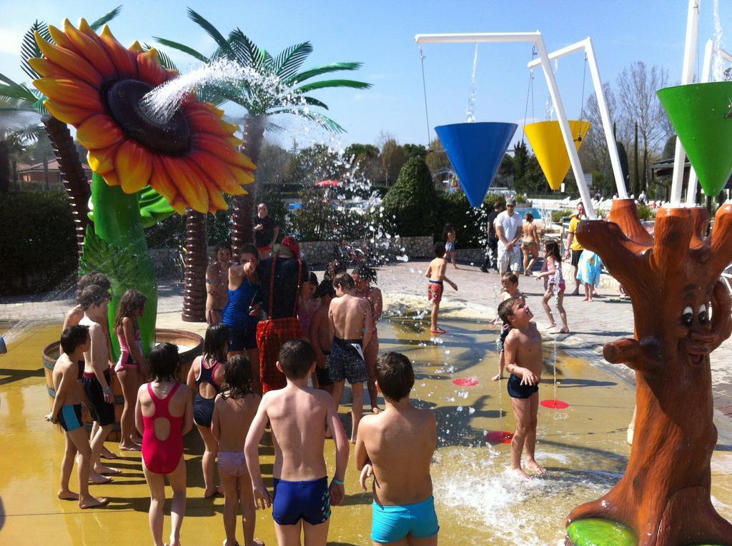 Camping Bella Italia Peschiera del Garda Exterior foto
