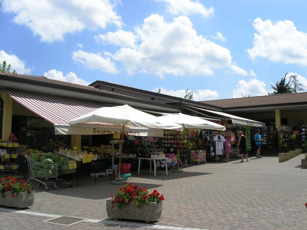 Camping Bella Italia Peschiera del Garda Exterior foto