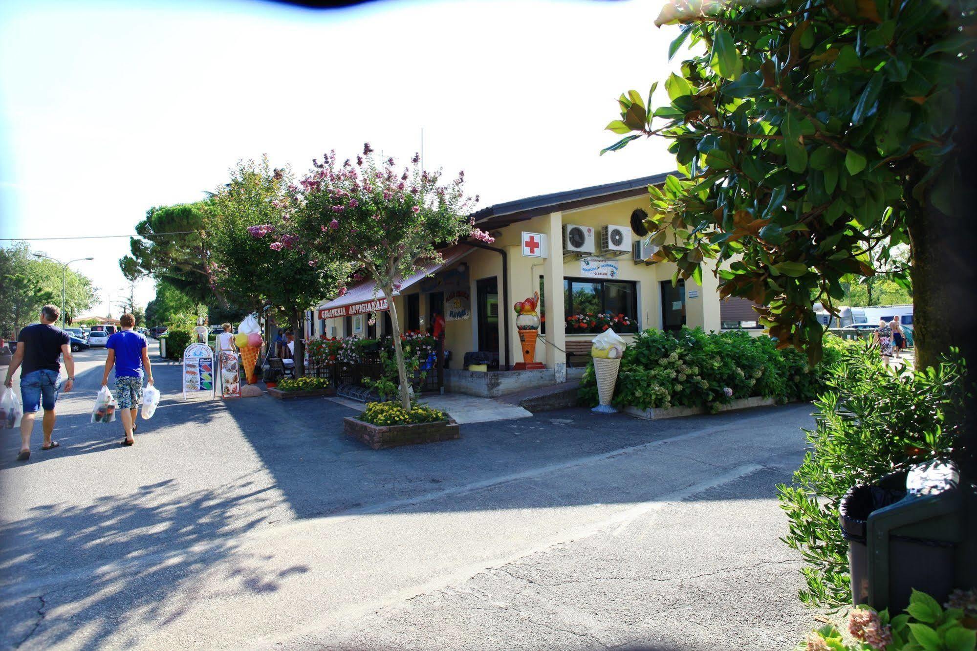 Camping Bella Italia Peschiera del Garda Exterior foto